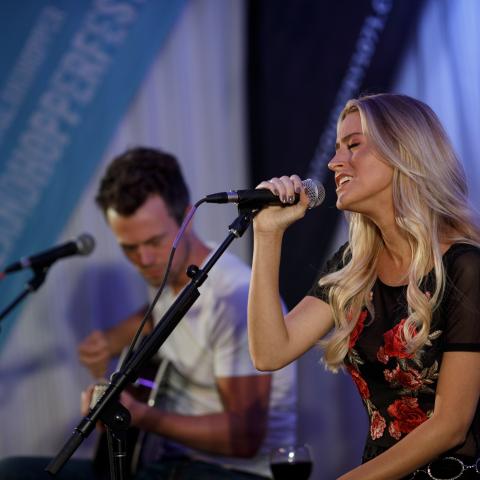 Brooke Eden singing at island hopper fest